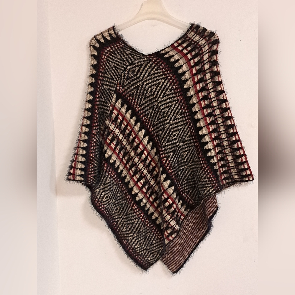 Cozy Warm Eyelash Knit Chic Black and Red Patterned Pullover Misses Poncho
